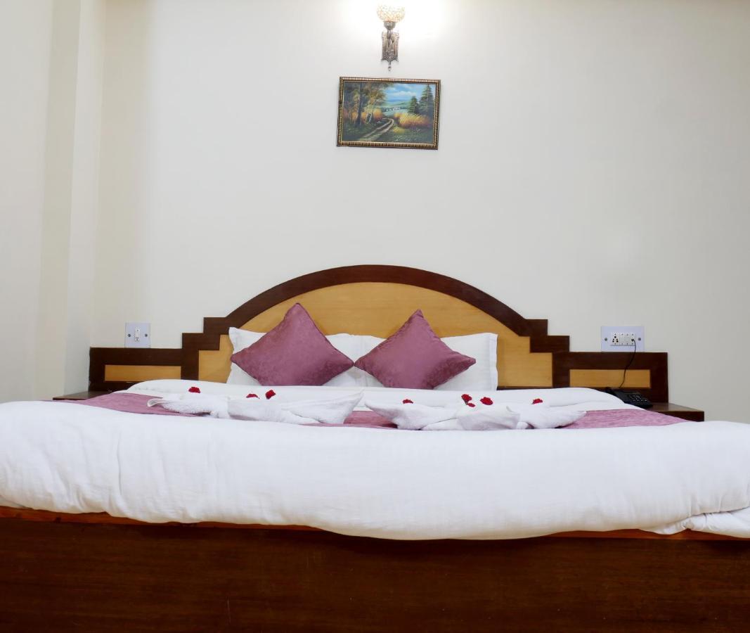 New Ambika International Mall Road Hotel Manāli Kültér fotó