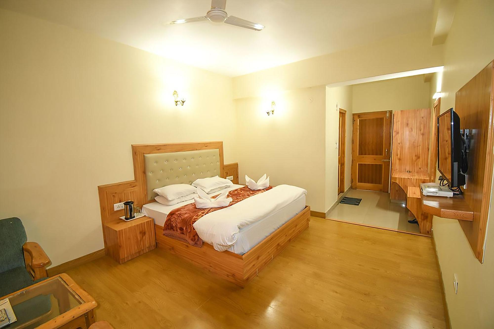 New Ambika International Mall Road Hotel Manāli Kültér fotó