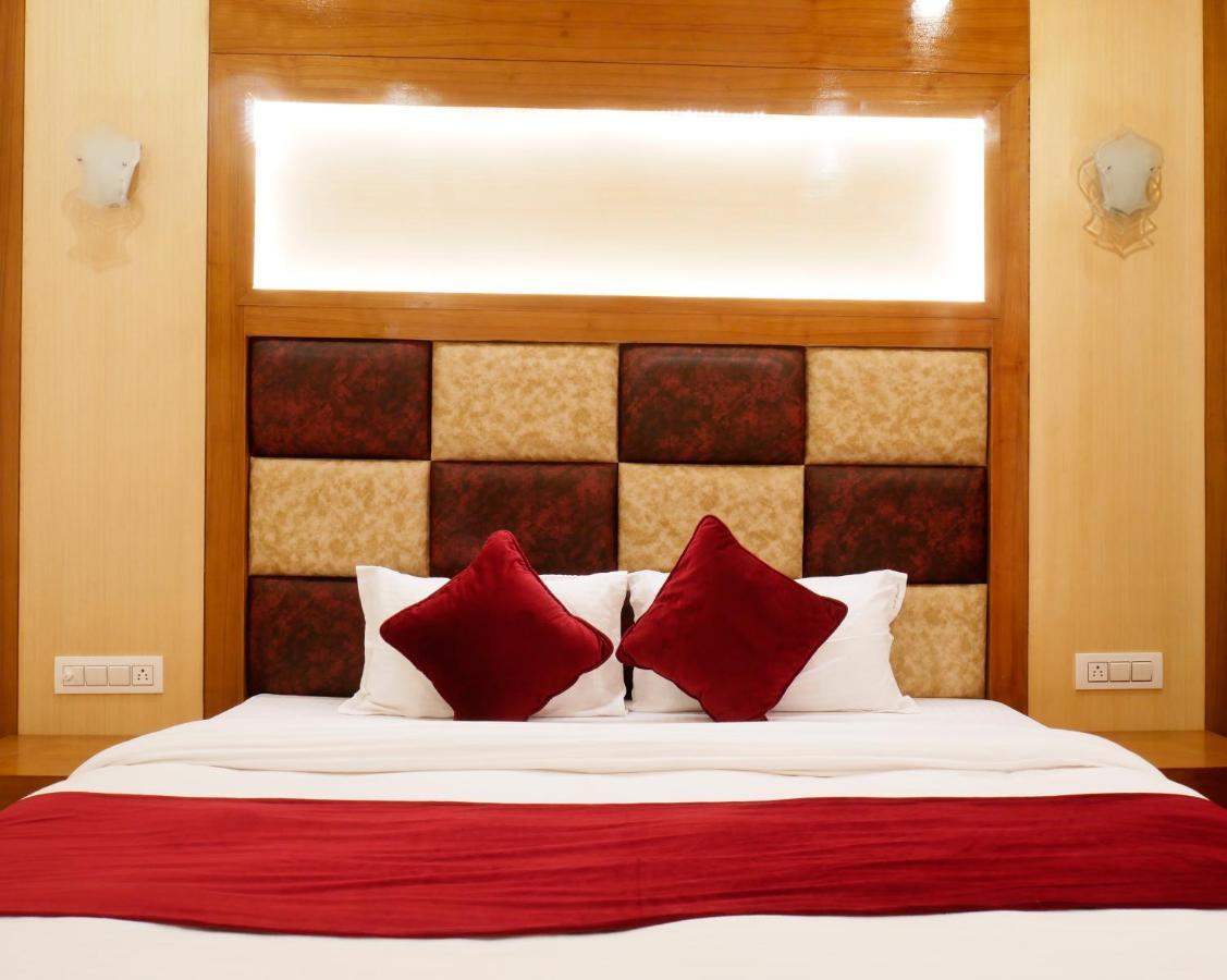 New Ambika International Mall Road Hotel Manāli Kültér fotó